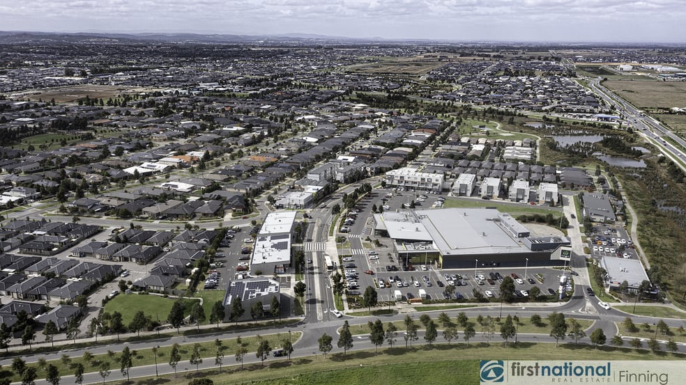 Click to view all images 7 Linden Tree Way Cranbourne VIC 3977 - Image 3