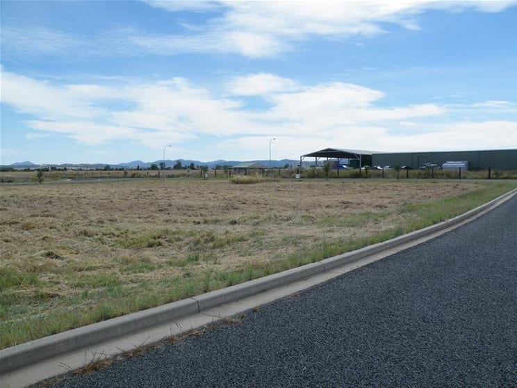 Click to view all images 5-7 Dragon Street Quirindi NSW 2343 - Image 2