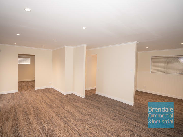 Click to view all images Unit 1/111 Samsonvale Rd Strathpine QLD 4500 - Image 2
