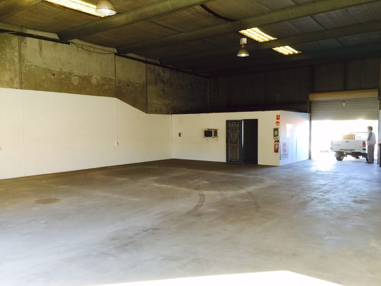 Click to view all images 4/8 Cusack Road Malaga WA 6090 - Image 3