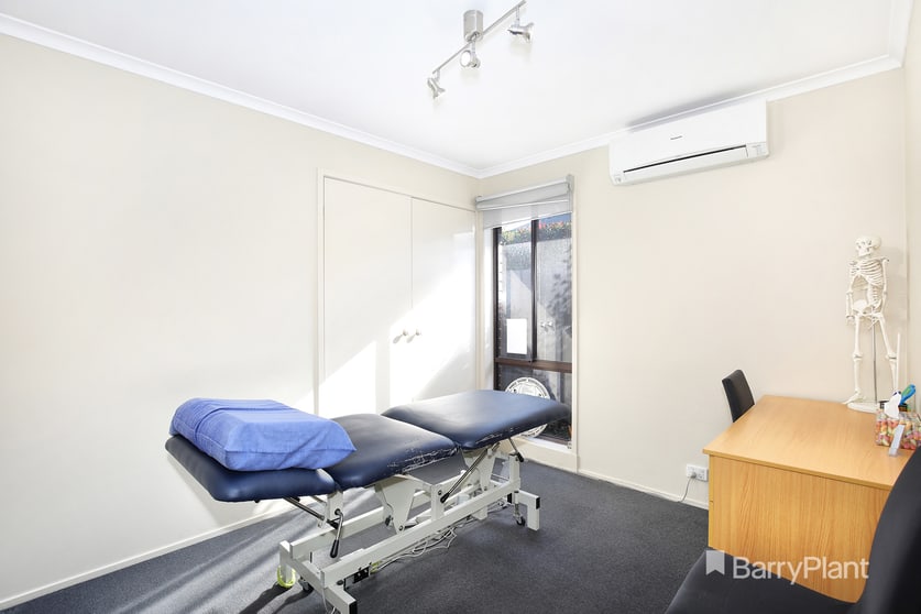 Click to view all images 72 Bridgewater Road Craigieburn VIC 3064 - Image 3