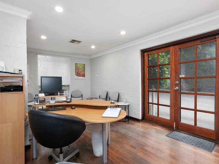 Click to view all images 166 Riseley Street Booragoon WA 6154 - Image 3