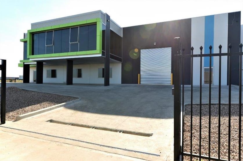 Click to view all images 1/2 Peterpaul Way Truganina VIC 3029 - Image 2