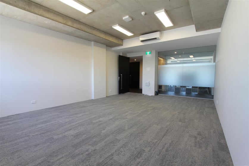 Click to view all images C-213/16 Wurrook Circuit Caringbah NSW 2229 - Image 3