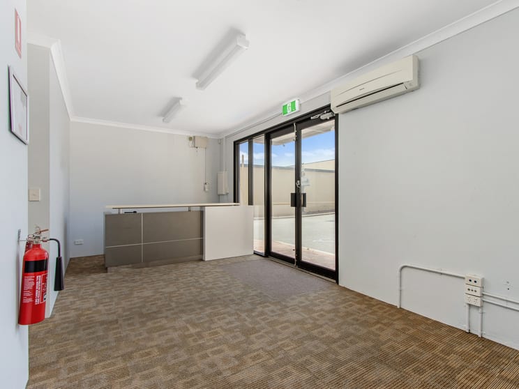 Click to view all images 4/33 Thornborough Road Greenfields WA 6210 - Image 3