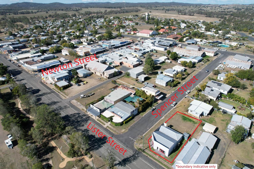Click to view all images 26 Lister Street Monto QLD 4630 - Image 3