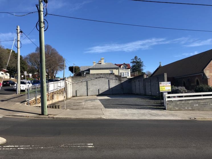 Click to view all images 9 Fenton Street Devonport TAS 7310 - Image 2