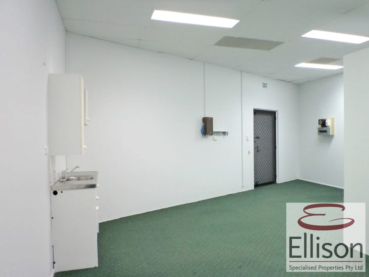 Click to view all images 3/373-379 Chatswood Road Shailer Park QLD 4128 - Image 3