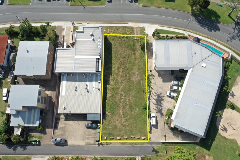 Click to view all images 46 Coral Esplanade Cannonvale QLD 4802 - Image 3