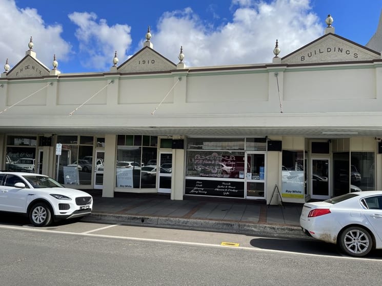 Click to view all images 186 -194 Grey Street Glen Innes NSW 2370 - Image 2