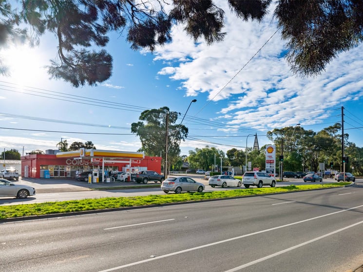 Click to view all images 443 Salisbury Highway Parafield Gardens SA 5107 - Image 2