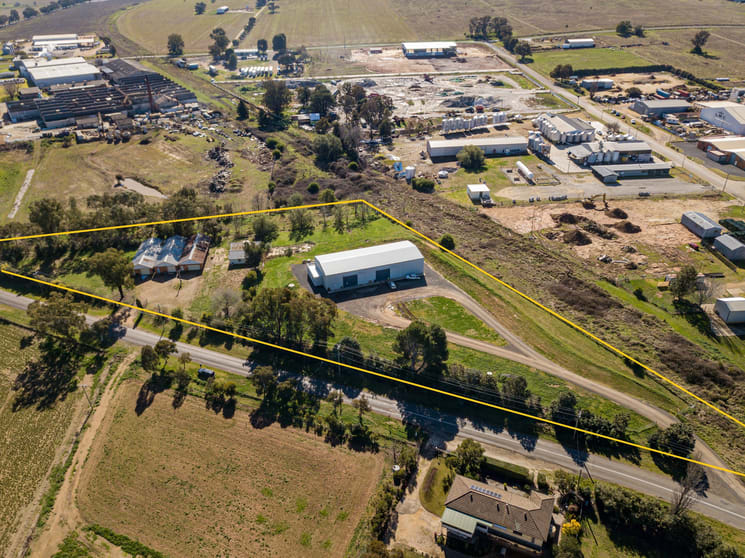 Click to view all images 12 North Logan Road Cowra NSW 2794 - Image 1