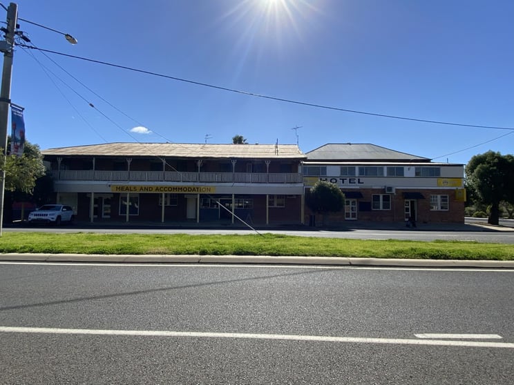 Click to view all images 21 Cambridge Street Mitchell QLD 4465 - Image 1