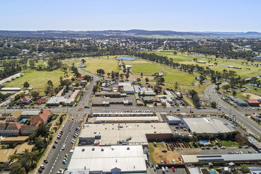 Click to view all images 64 Victoria Street Warwick QLD 4370 - Image 3