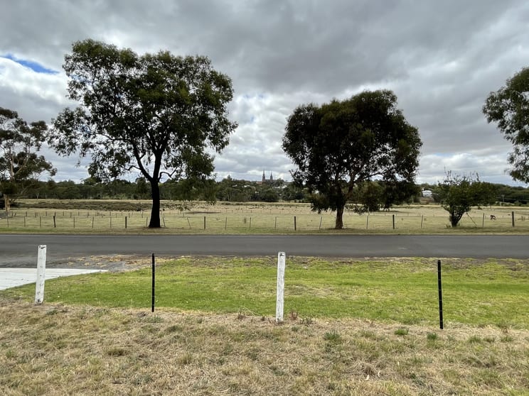 Click to view all images 22 Officer Street Hamilton VIC 3300 - Image 2