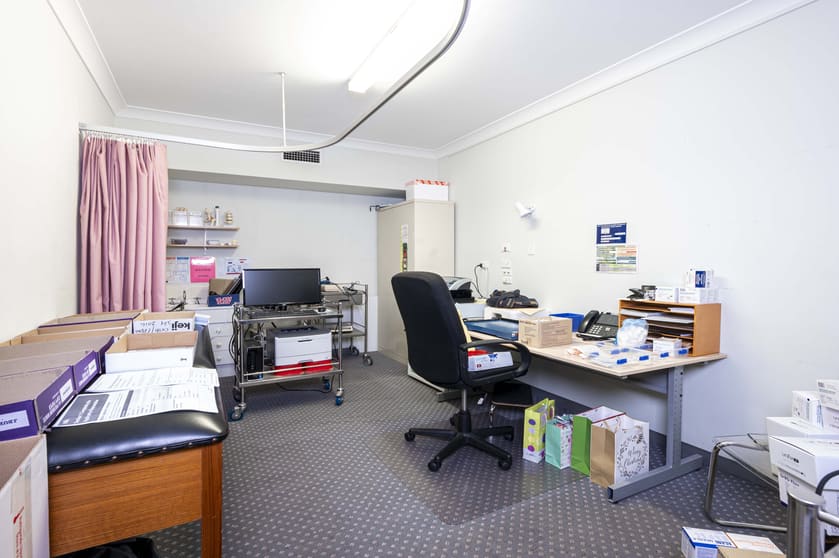 Click to view all images 23 Chamberlain Street Campbelltown NSW 2560 - Image 3