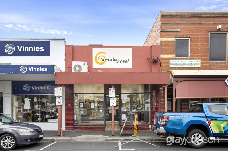 Click to view all images 22 Hamilton Street Mont Albert VIC 3127 - Image 3