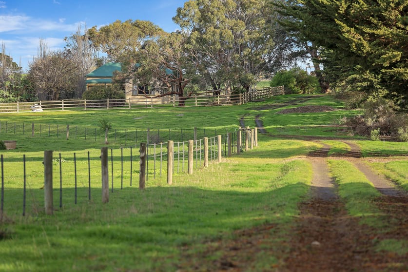 Click to view all images 331 Bridge Road Woodford VIC 3281 - Image 3
