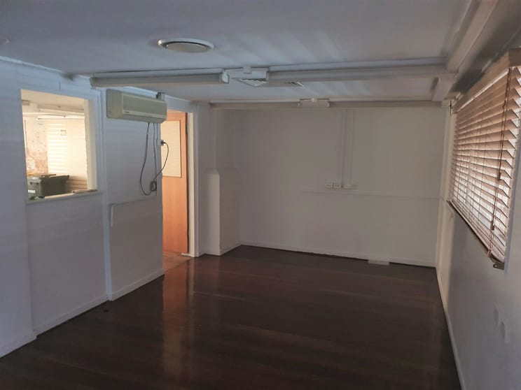Click to view all images 385 Kent St Maryborough QLD 4650 - Image 3