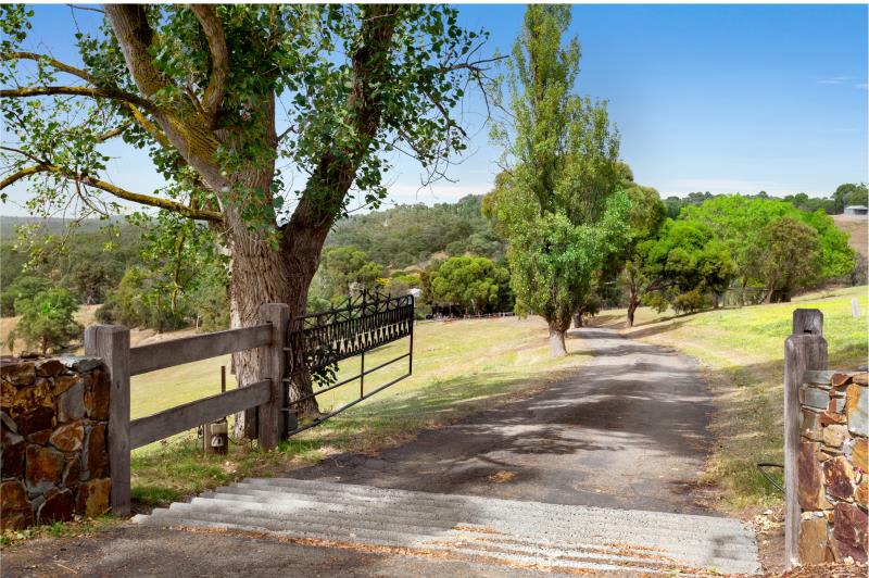 Click to view all images 130 Eltham - Yarra Glen Road Kangaroo Ground VIC 3097 - Image 2