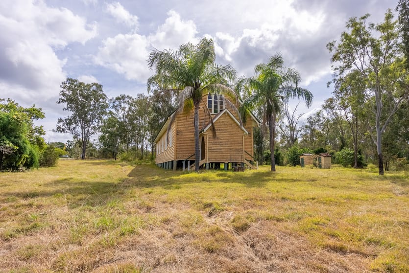 Click to view all images 7 George Street Grandchester QLD 4340 - Image 2