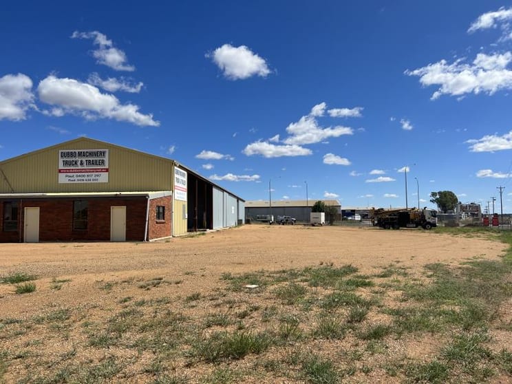 Click to view all images 1L & 2L Pilons Drive Dubbo NSW 2830 - Image 3