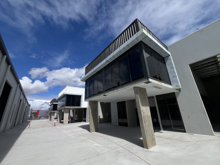 Click to view all images 1307 Kingsford Smith Drive Pinkenba QLD 4008 - Image 2
