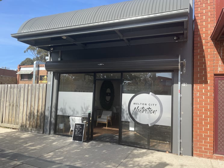 Click to view all images 15 Wallace Square Melton VIC 3337 - Image 1