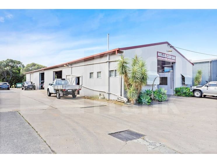 Click to view all images Whole of the property/46 Knight Street Park Avenue QLD 4701 - Image 3