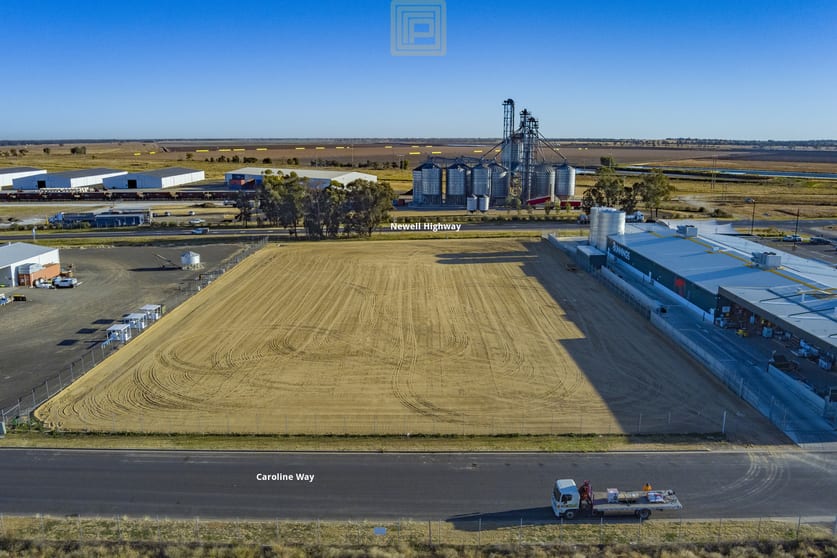 Click to view all images 11 Caroline Way Narrabri NSW 2390 - Image 2