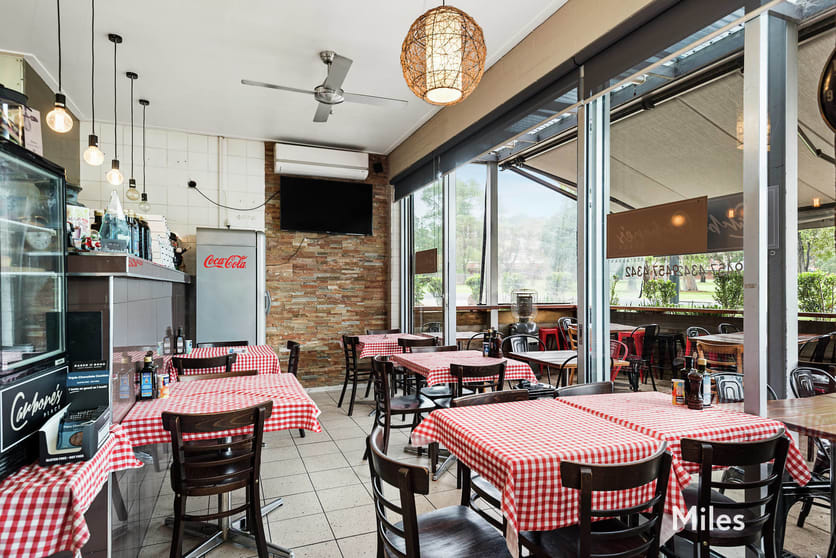 Click to view all images 34 & 36 Springthorpe Boulevard Macleod VIC 3085 - Image 3