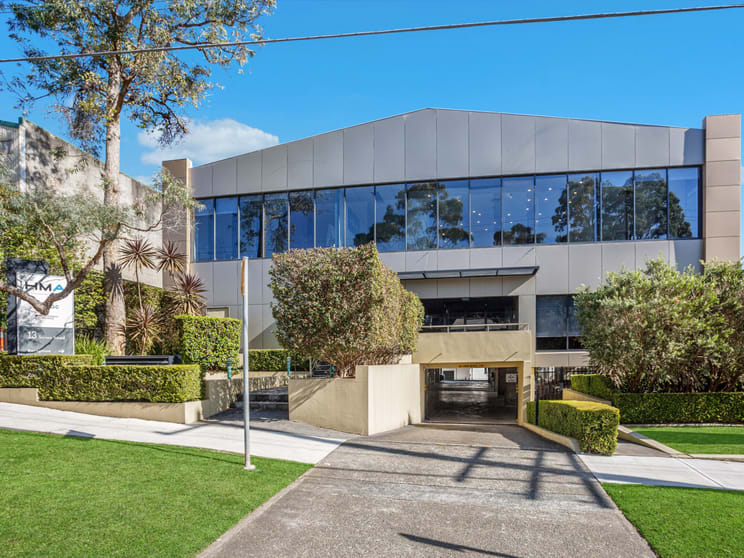 Click to view all images 13 Sirius Road Lane Cove NSW 2066 - Image 2