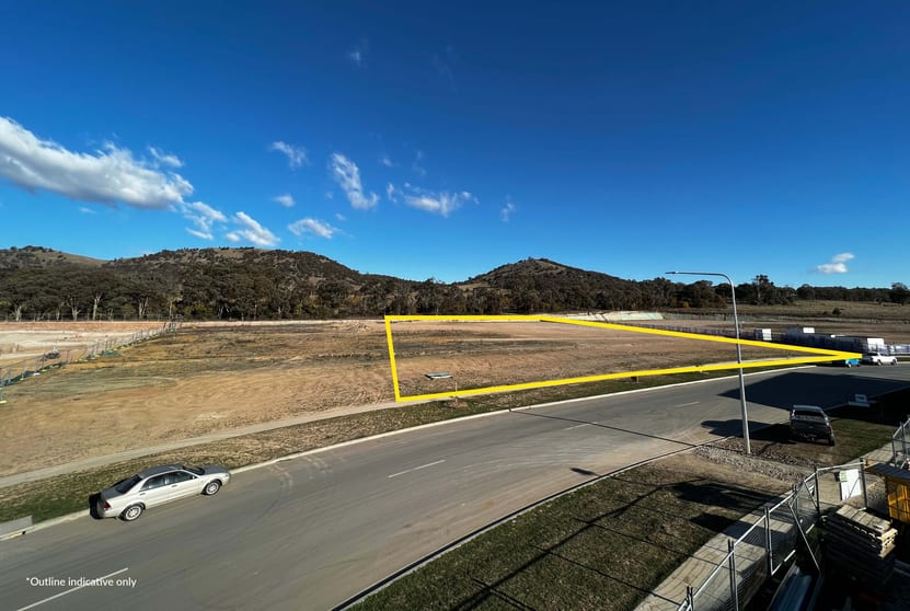 Click to view all images 33 Val Reid Crescent Hume ACT 2620 - Image 1