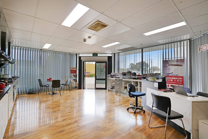 Click to view all images Unit 1/30 Adams Drive Welshpool WA 6106 - Image 3
