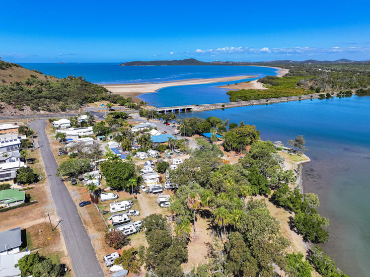 Click to view all images 11 Causeway Esplanade Causeway Lake QLD 4703 - Image 1
