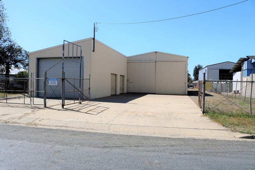 Click to view all images 2 Queen Street Oakey QLD 4401 - Image 2