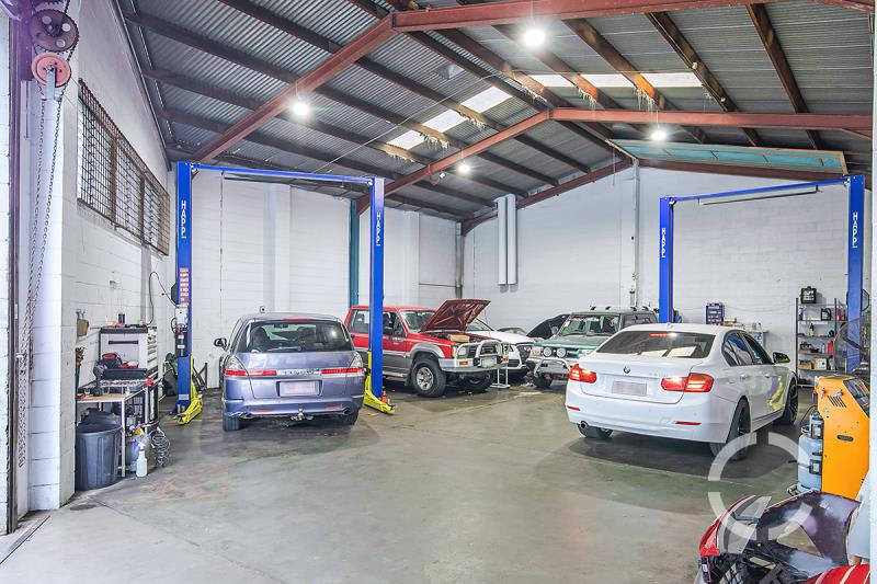 Click to view all images 6 Deshon Street Woolloongabba QLD 4102 - Image 2