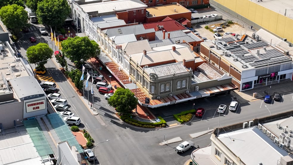 Click to view all images 637 Dean Street Albury NSW 2640 - Image 3