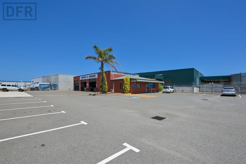 Click to view all images 4 Crowley Street Port Kennedy WA 6172 - Image 2