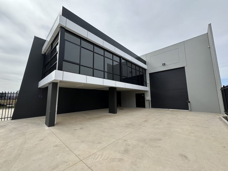 Click to view all images 2/11 Zal Street Melton VIC 3337 - Image 2