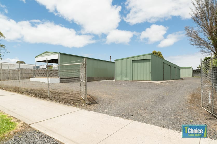 Click to view all images 227-229 Settlement Rd Cowes VIC 3922 - Image 2