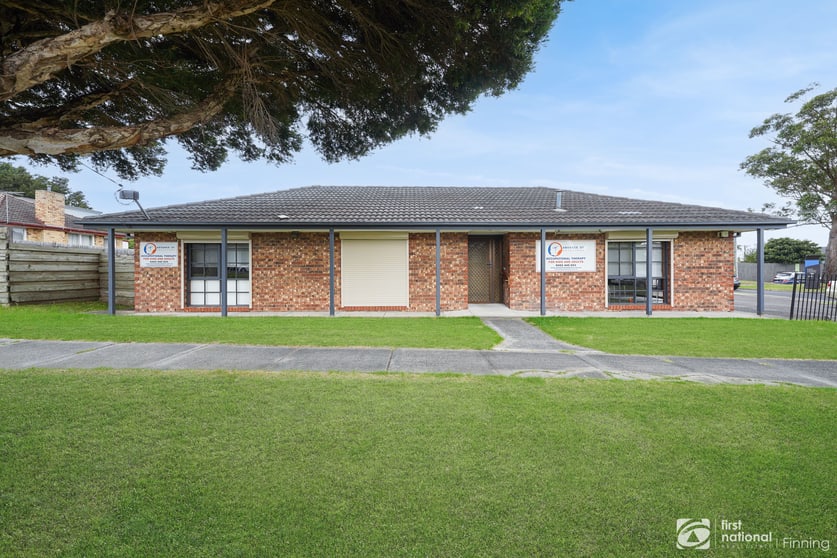 Click to view all images 10 Greaves Street Cranbourne VIC 3977 - Image 3