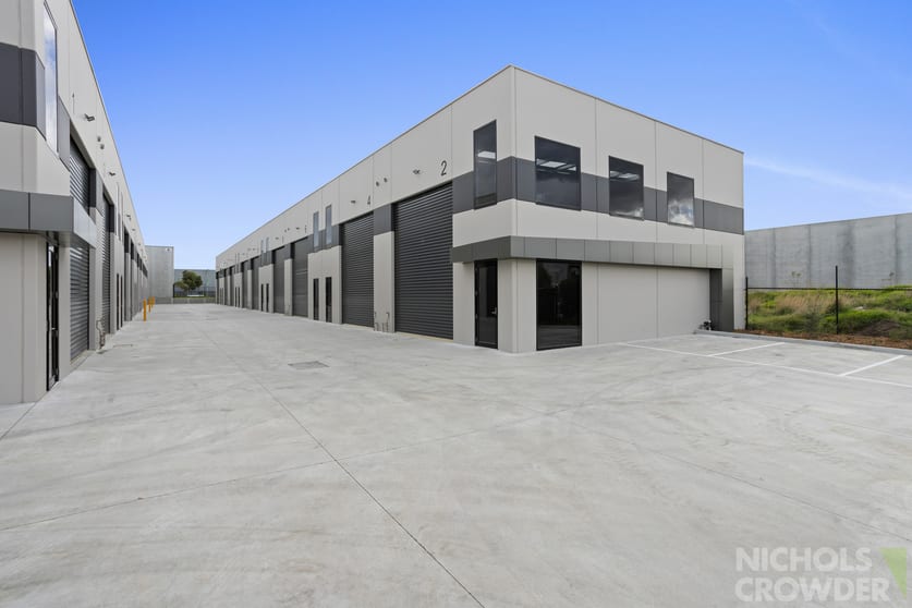 15 Treasure Court Cranbourne West VIC 3977 - Image 2