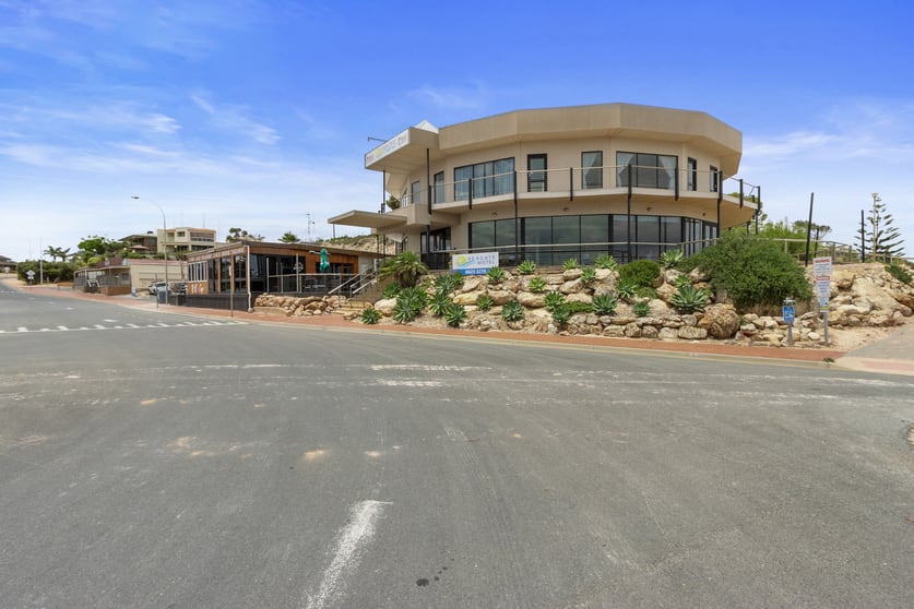 Click to view all images 171 Bay Road Moonta Bay SA 5558 - Image 1