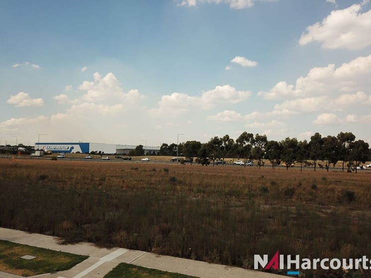 Click to view all images 46 Reddish Close Epping VIC 3076 - Image 2