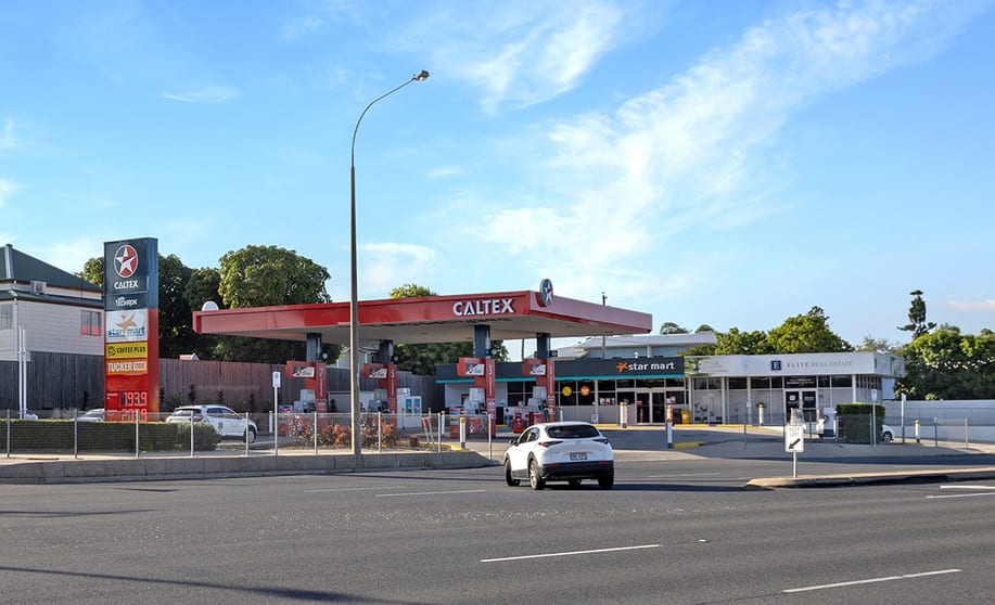 Click to view all images 43 Queen Elizabeth Drive Berserker QLD 4701 - Image 3