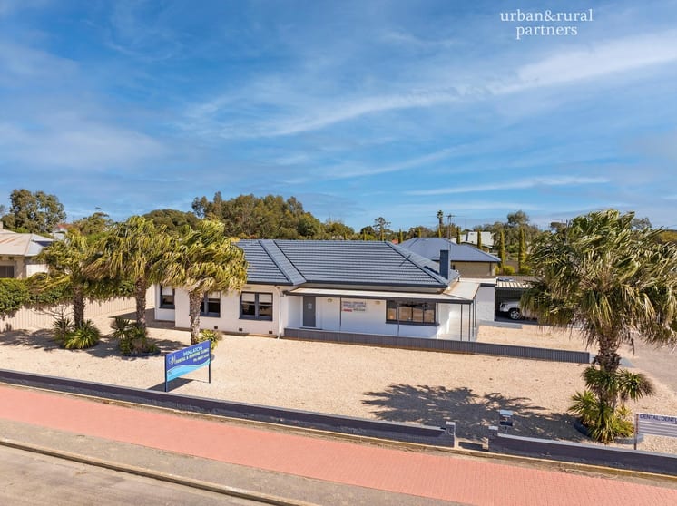 Click to view all images Main Street Minlaton SA 5575 - Image 1