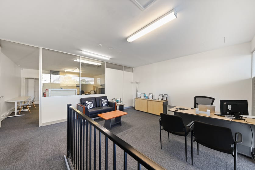 Click to view all images 1/135 Lower Dandenong Road Mentone VIC 3194 - Image 3