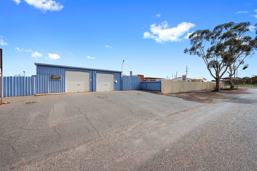 Click to view all images 2 Hewitt Street South Kalgoorlie WA 6430 - Image 3