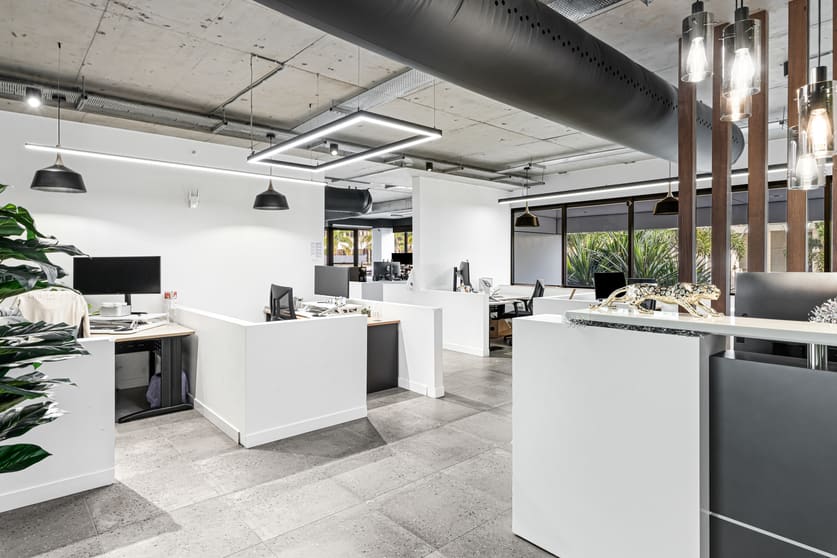 Click to view all images 1/33 Elkhorn Avenue Surfers Paradise QLD 4217 - Image 3